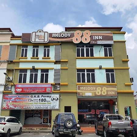 Oyo 90964 Melody 88 Inn Miri Exteriér fotografie