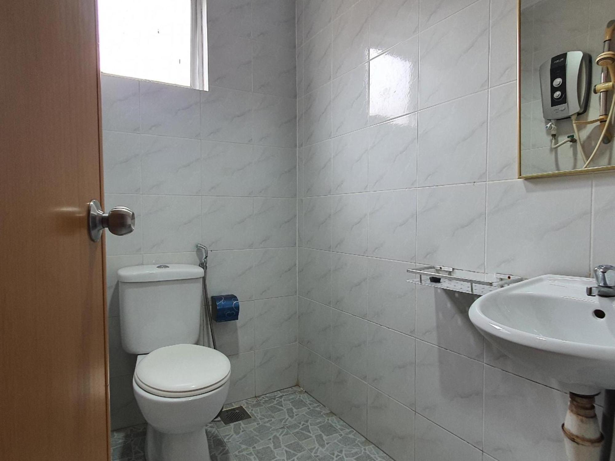 Oyo 90964 Melody 88 Inn Miri Exteriér fotografie